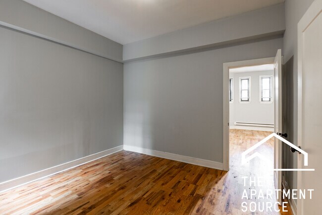 Building Photo - 4631 N Paulina St