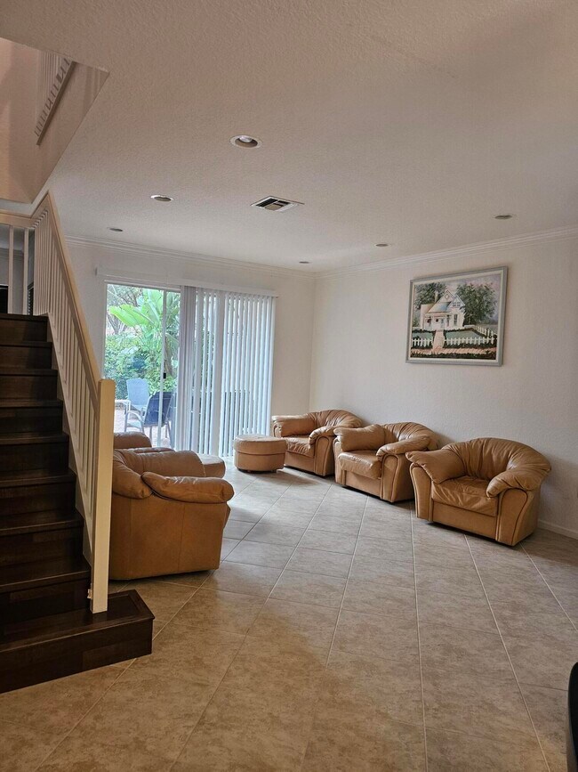 Building Photo - 7533 Topiary Ave