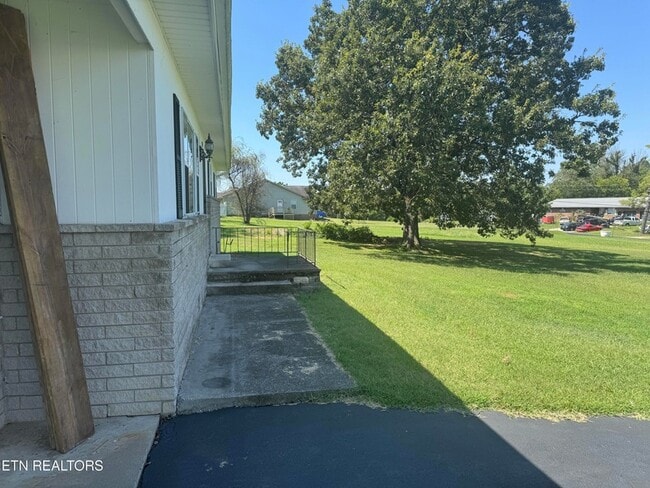 Building Photo - 520 Hopewell Rd