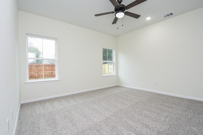 Building Photo - 2807 Topiary Ln