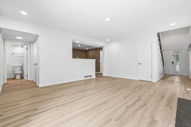 Building Photo - Stunning Fully Remodeled 3 Bed, 2 Bath Home in Conveniently-Located Northglenn!