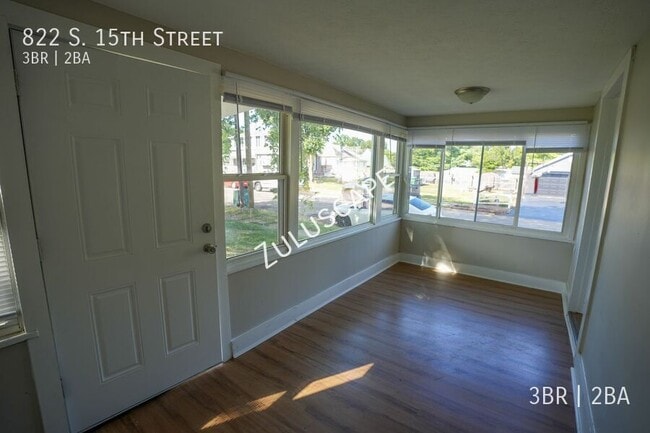 Building Photo - 822 S 15th St
