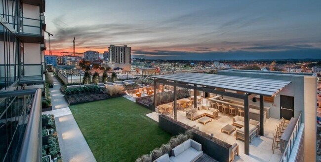 Building Photo - Beautiful 15th floor condo at TwelveTwelve