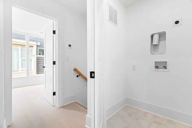 Building Photo - 10 Seawell Ave