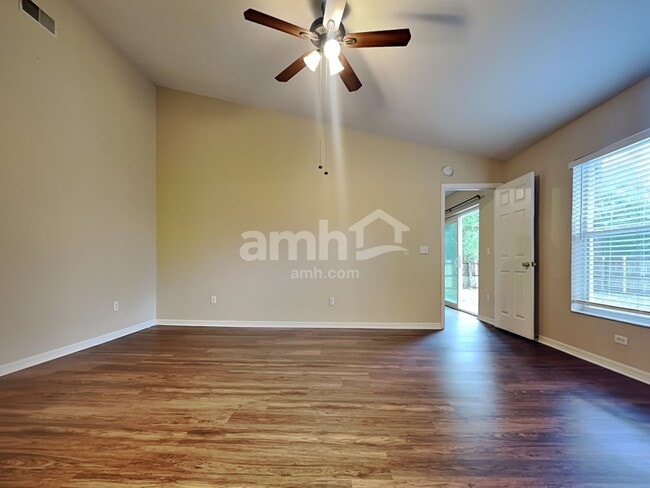 Building Photo - 1127 Dunbridge St