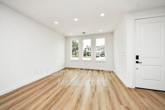Building Photo - 5201 Fairchild St