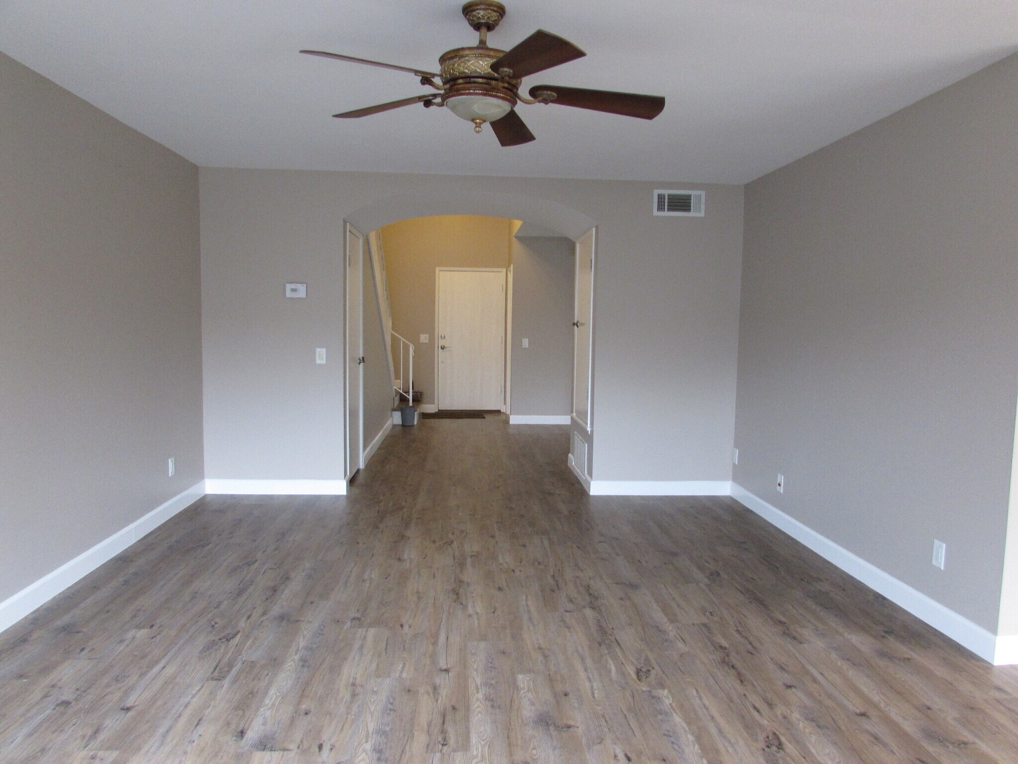 Building Photo - 15916 Rosehaven Ln