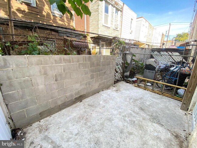 Building Photo - 3050 Hartville St