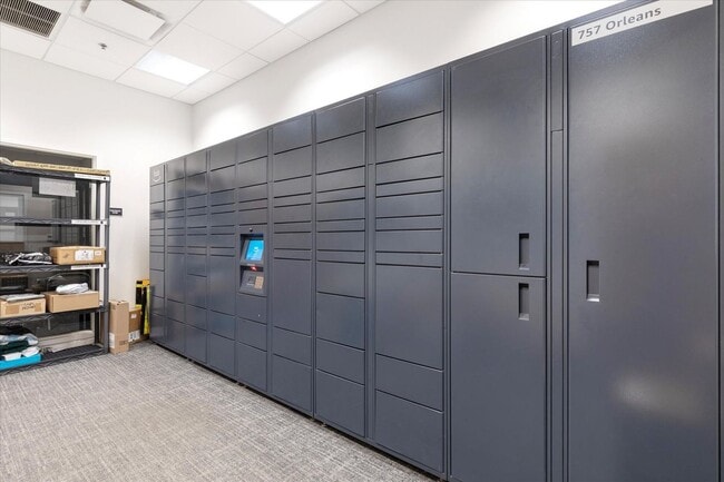 Building Photo - 757 N Orleans St