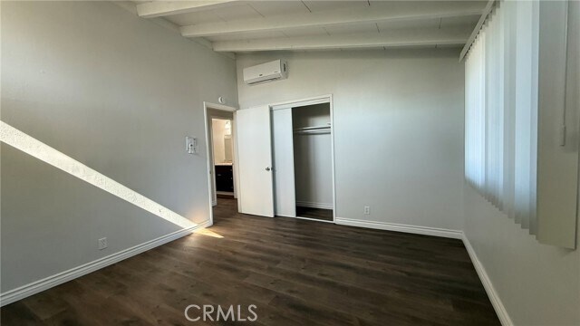 Building Photo - 1002 E Walnut Ave