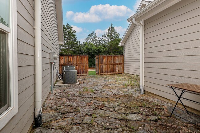 Building Photo - 154 Kendrick Pines Blvd