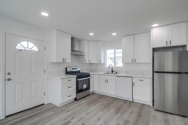 Building Photo - 6325 Newsome Dr