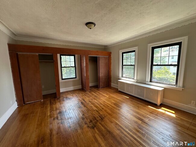 Building Photo - 304 Edgewood St