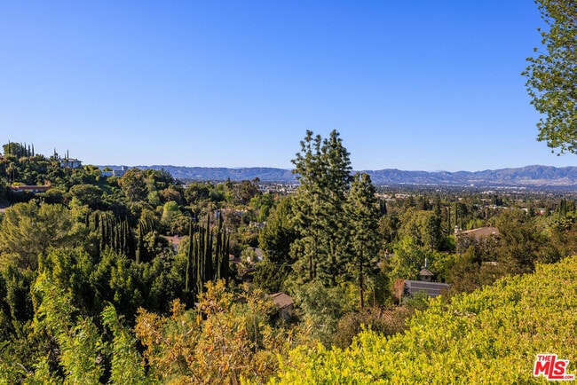 Building Photo - 17108 Oak View Dr