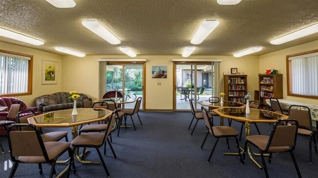 Building Photo - 933 N Rose St