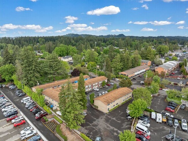 Building Photo - Look no Further, Tyee offers a SUPER 2bed/1bath! Call now for details and a showing!