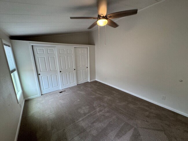 Building Photo - 9331 E Navajo Pl