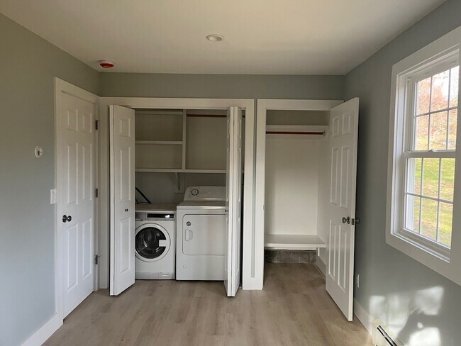 Building Photo - 434 Hurlbutt St