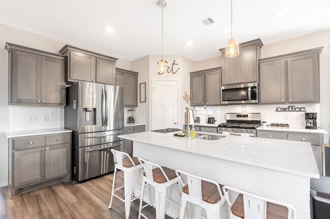 Building Photo - 840 Mineral Wells Ln