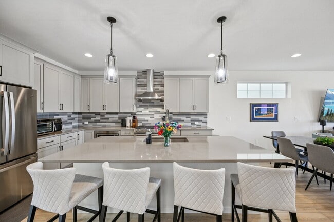 Building Photo - "Experience Spacious Comfort: 4-Bed, 3.5-Bath Retreat on Gladshine Drive!"