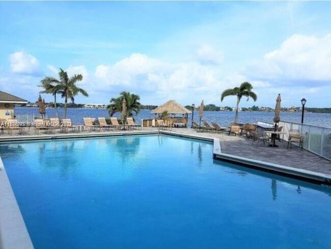 Building Photo - 51 N lakeshore Dr