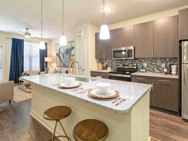 Building Photo - 120 Saint Louis-4211