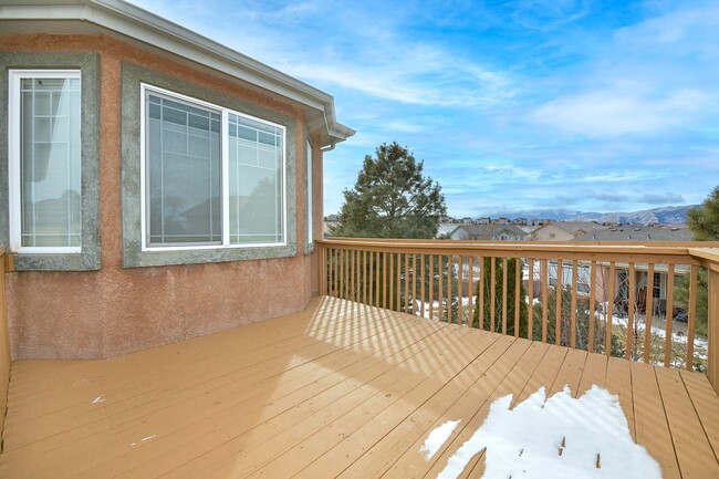 Building Photo - Spacious 2-Story with Mountain Views Schoo...