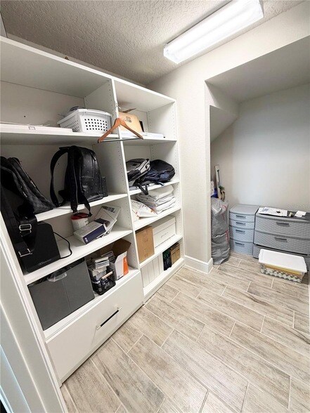 Building Photo - 6396 Roadstead Ct