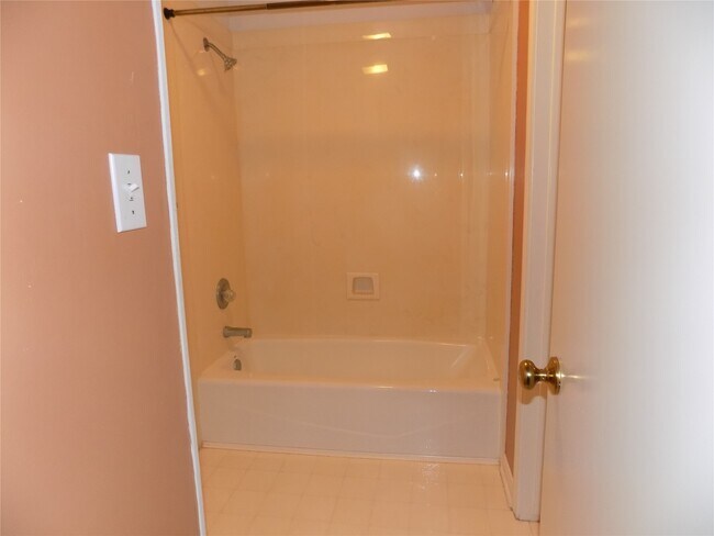 Building Photo - 22623 River Birch Dr