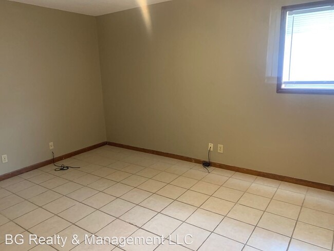 Building Photo - 2 br, 1 bath House - 279 Victoria Dr 13c