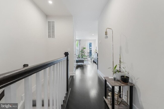 Building Photo - 1668 Bandit Loop