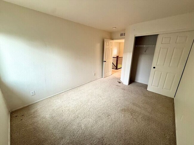 Building Photo - Stunning 4 bedroom/ 2.5 bath home with 2 car Attached Garage in Fort Collins, Colorado