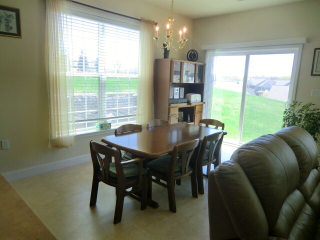 Building Photo - 2128 Red Fox Dr