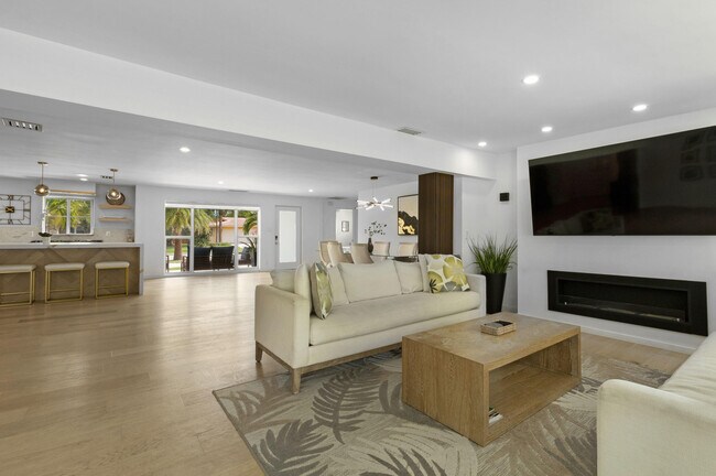 Building Photo - 2862 NE 35th Ct