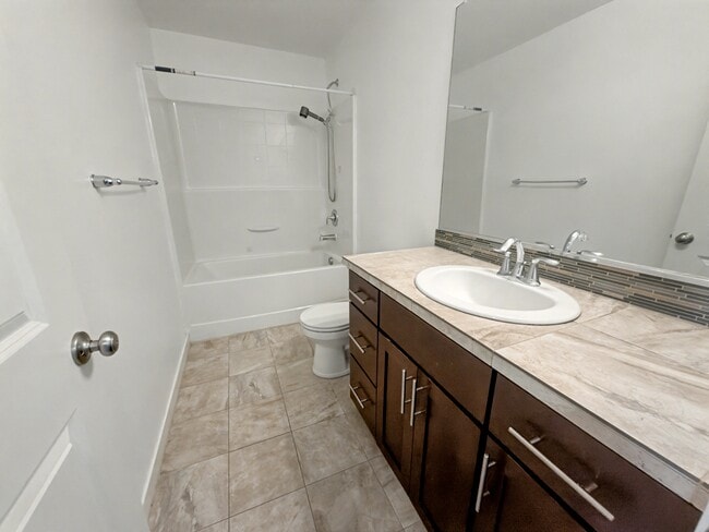 Building Photo - 588 SW 197th Pl