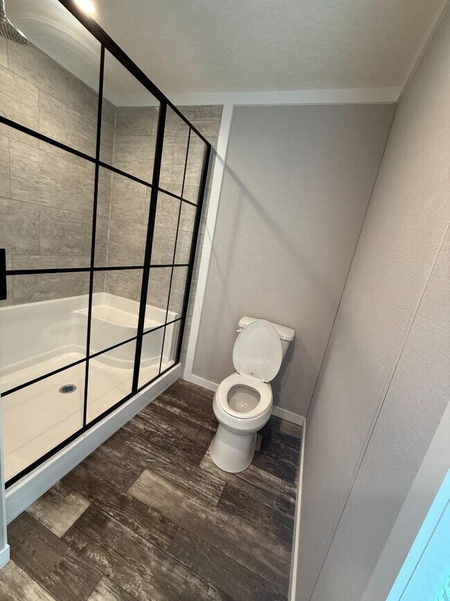 Building Photo - 4901 N Vaughn Rd