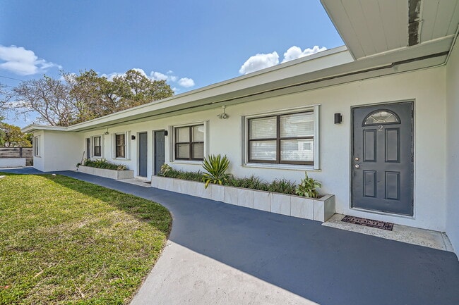 Building Photo - z-042026-2030 Apartments