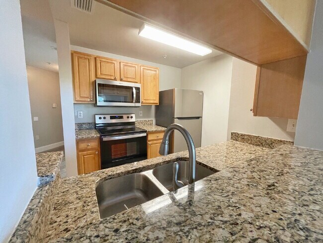 Building Photo - 2 BR / 2 BA Las Palmas Condo!
