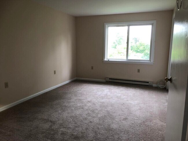 Large Master Bedroom w/ half-bath - 164 S River St