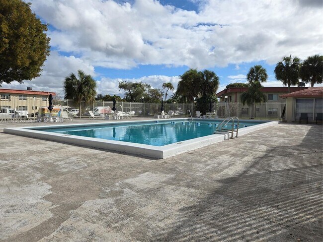 Building Photo - 12850 SW 43rd Dr