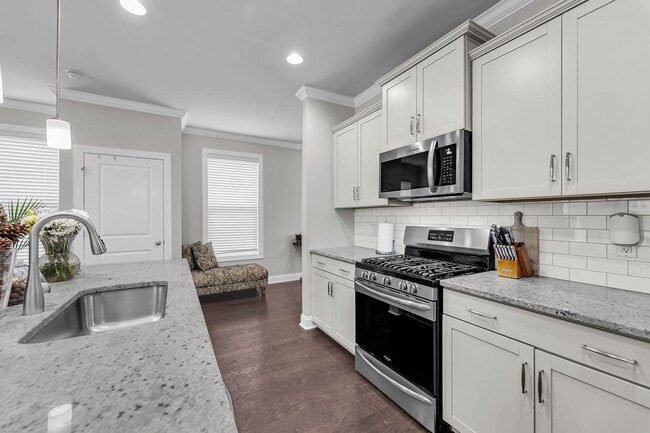 Building Photo - Beautiful 4BR/2.5BA Home in Highly Desirable Park West