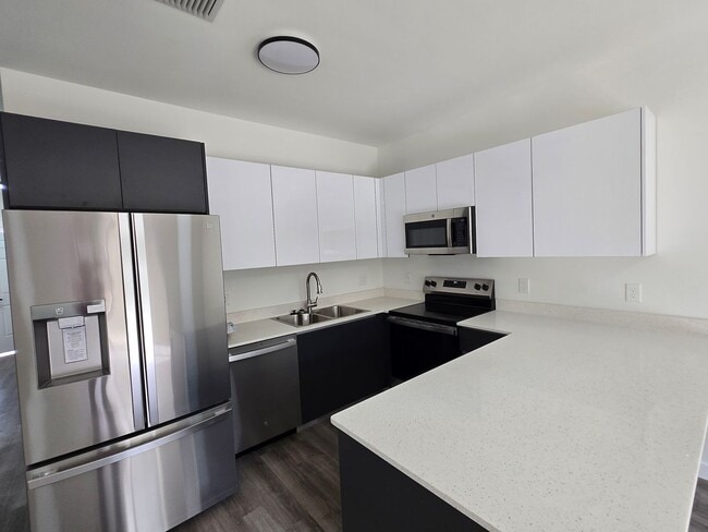 Building Photo - Eagle Trace Townhomes | 3BR/3.5BA | 2.3 Miles to UF– New Construction