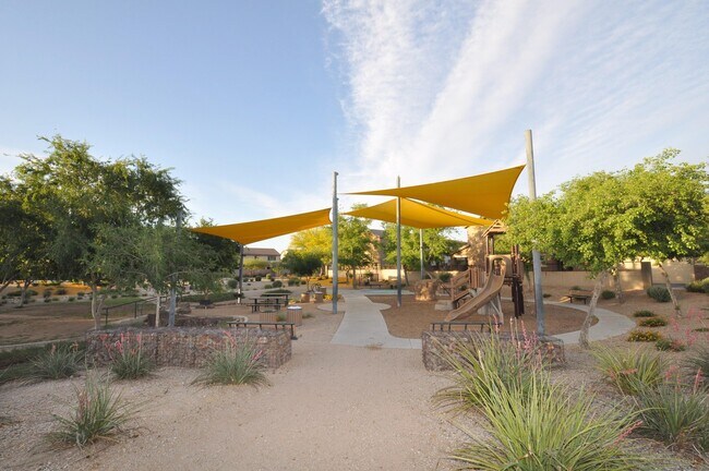 Building Photo - Stunning 5bed/3bath 2771 sq/ft Gilbert Home!