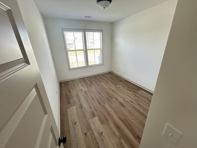 Building Photo - 9508 Dakota Dr