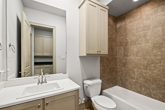 Building Photo - 1405 Lake Pointe Pkwy