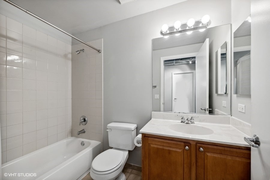 Building Photo - 125 E 13th St