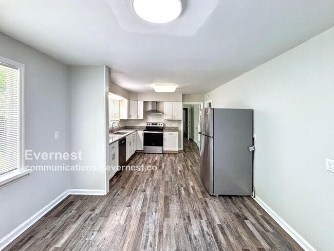 Building Photo - Charming 4-Bedroom Home with Comfort and O...