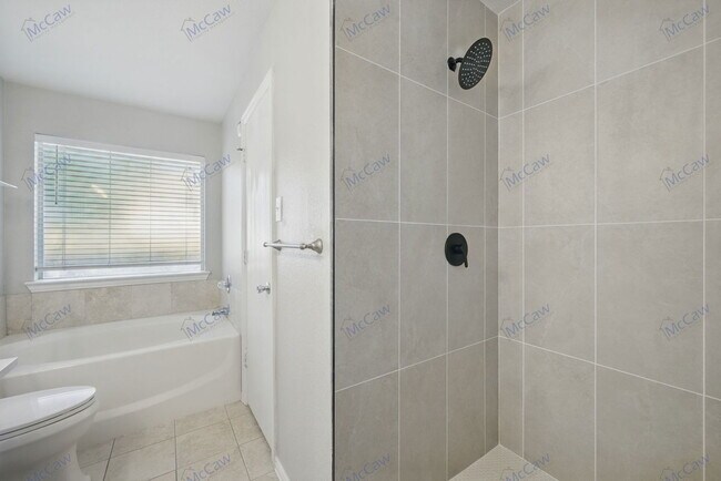 Building Photo - 1012 Waterview Dr