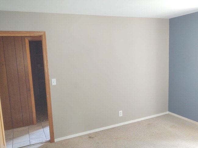 Building Photo - Great house with a big yard