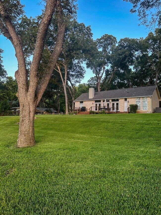 Building Photo - *** Lake Austin House * Waterfront * Lush 2 Acre Yard w/ Boat Dock * Pet Friendly * Fully Furnish...